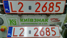 Красный временный номер на авто Польши
